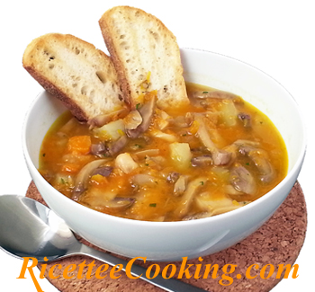 Zuppa di funghi, zucca e fagioli